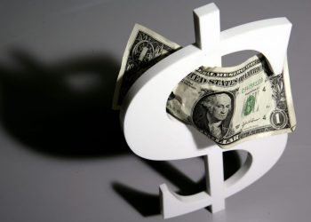 الدولار يسجل 383 جنيها للبيع بالموازي