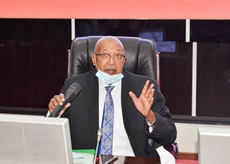 وزير الصحة السوداني يعد بتوفير الأدوية