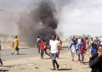 تظاهرات بنيالا والشرطة تطلق النار والغاز المسيل للدموع