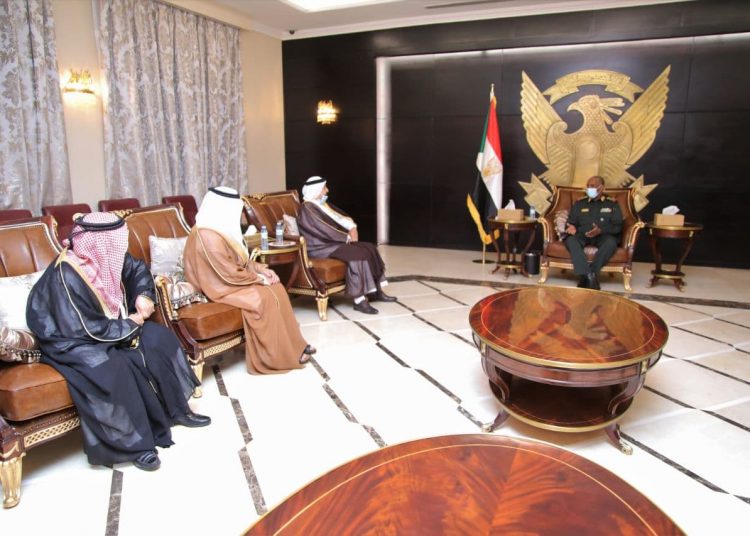 البرهان يلتقي وفد هيئة آل مكتوم الخيرية