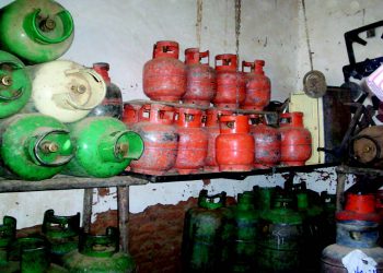 مستودع الشجرة يوقف تعبئة اسطوانات الغاز