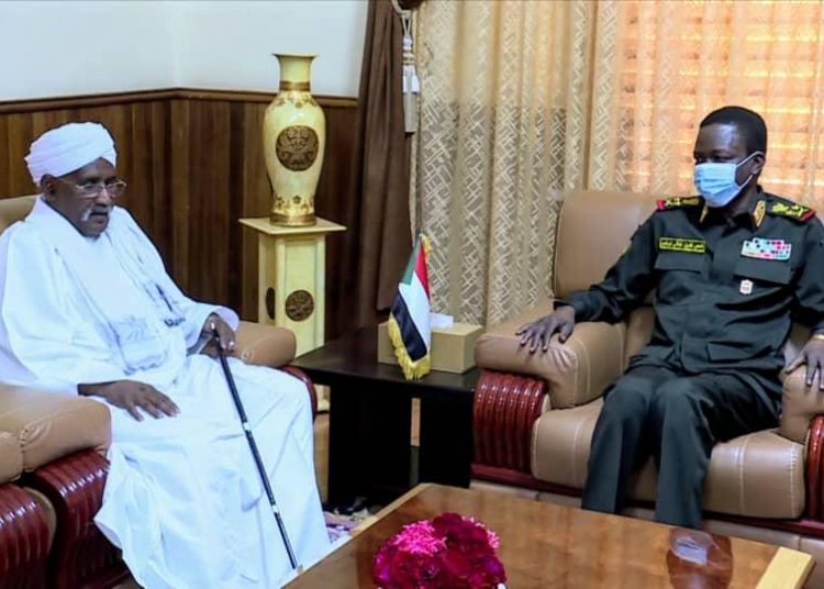 كباشي يطلع على نتائج وتوصيات مؤتمر الطاقة والنفط