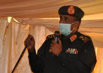 البرهان يفتتح أكبر مجمّع لأسواق البيع المخفّض