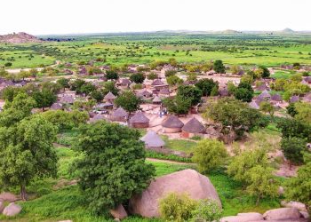 والي القضارف يتعهد بحل مشاكل الطرق والبنى التحتية