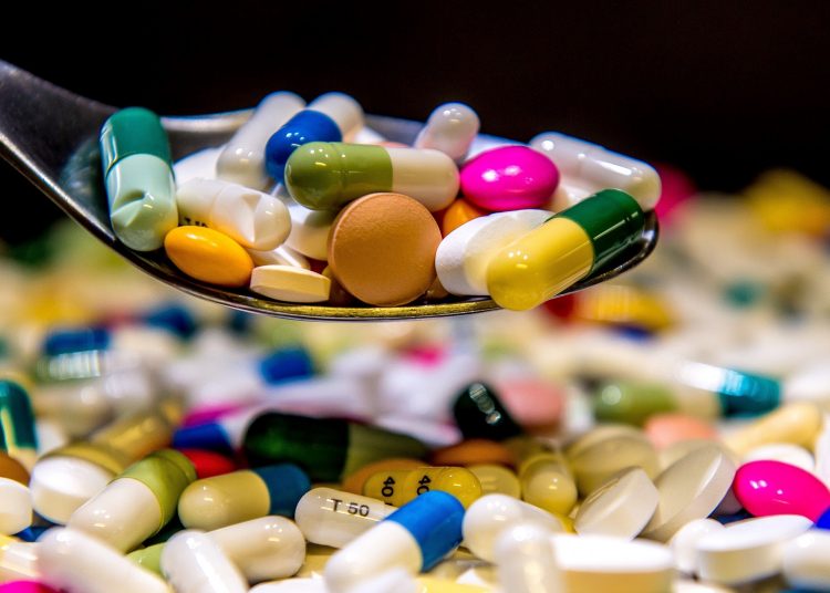 وفرة وارتفاع في أسعار الأدوية بصيدليات الخرطوم