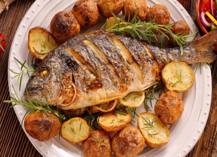 أطعمة لا يجب أكلها مع السمك