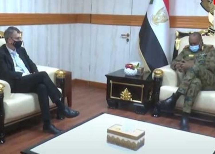 البرهان ورئيس البعثة الأممية يؤكدان على تشكيل حكومة مدنية منتخبة في السودان