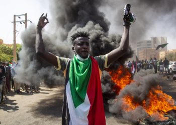 من يطلق الرصاص