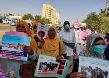 رددوا (ايّ عميل يطلع بره).. محتجون سودانيون يطالبون فولكر بالمغادرة