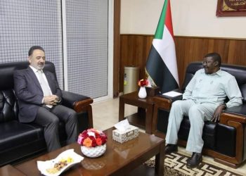 عضو السيادي الأستاذ الطاهر حجر يلتقي السفير التركي بالخرطوم