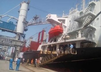 إنتظام عمليات تفريغ المشتقات البترولية بميناء الخير ببورتسودان