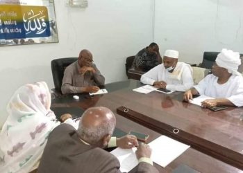 والي الجزيرة يبحث التحديات التي تواجه العمل بالمصانع