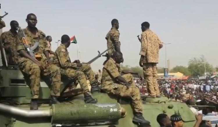 مازال الانقلابيون يحكمون البلاد رغم الثورات