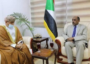 وزير الخارجية المكلف يستقبل سفير سلطنة عُمان لدى الخرطوم