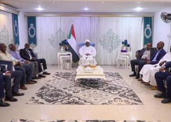 أمام نائب رئيس مجلس السيادة،منتجو الذهب يتعهدون بتوريد إنتاجهم إلى بنك السودان