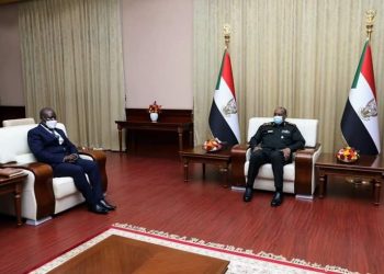 رئيس مجلس السيادة، يلتقى سفير جمهورية يوغندا، لدى السودان، بمناسبة إنتهاء فترة عمله