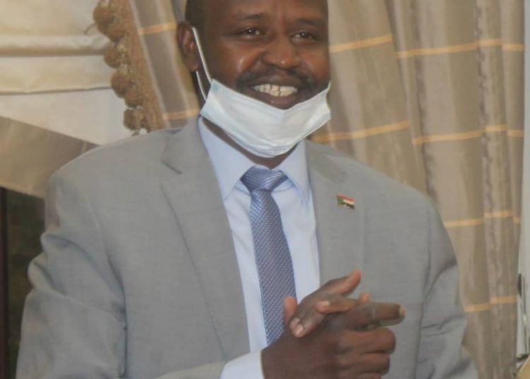 الهادي إدريس يرحب بتصريحات البرهان الاخيرة