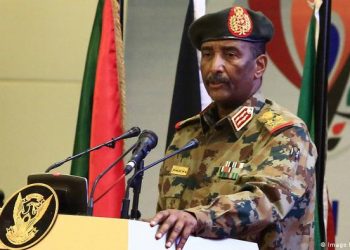 البرهان يخطط لعزل حميدتي بتواطؤ من ضباط في قوات الدعم السريع