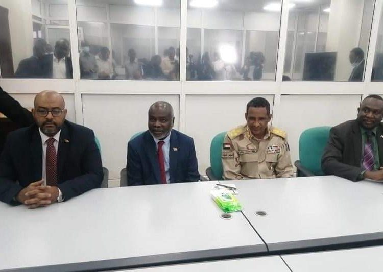 محمد حمدان دقلو يقوم بزيارة لمركز التوزيع والتحكم بالشركة السودانية لتوزيع الكهرباء