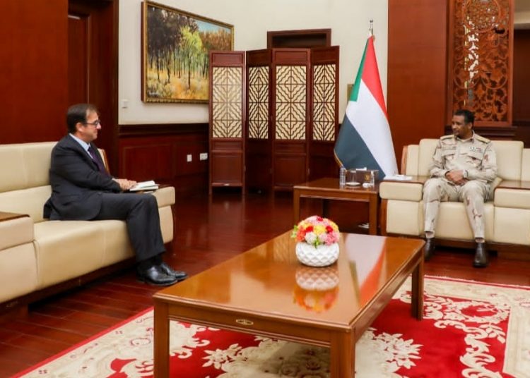 دقلو يلتقي المبعوث الفرنسي