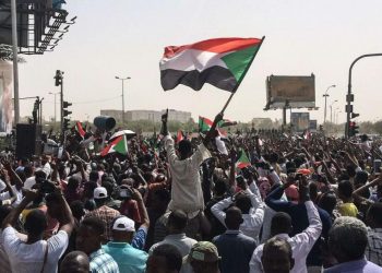 تهديد تجمع العاملين بالدخول في إضراب عام