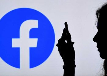 فيسبوك تفاجئ البلايين