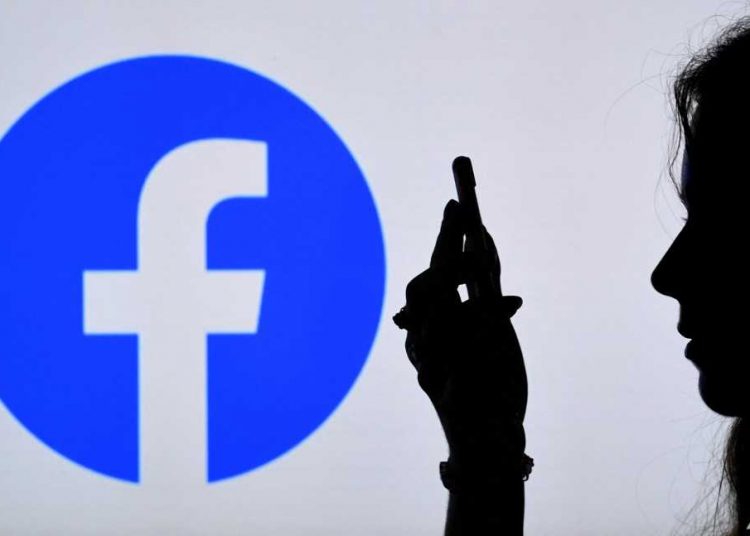 فيسبوك تفاجئ البلايين