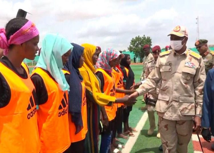 دقلو يقف على جاهزية ملعب الجنينة لاستقبال مهرجان السلام الثقافي الرياضي