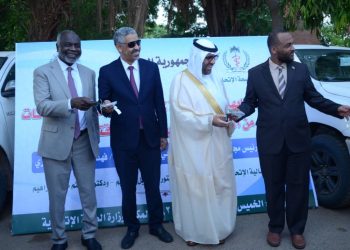 الصحة والمالية يدشنان منحة المصرف العربي