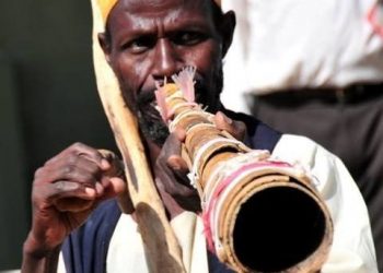 على أنغام الوازا يحصد السودانيون الذرة في إقليم النيل الازرق