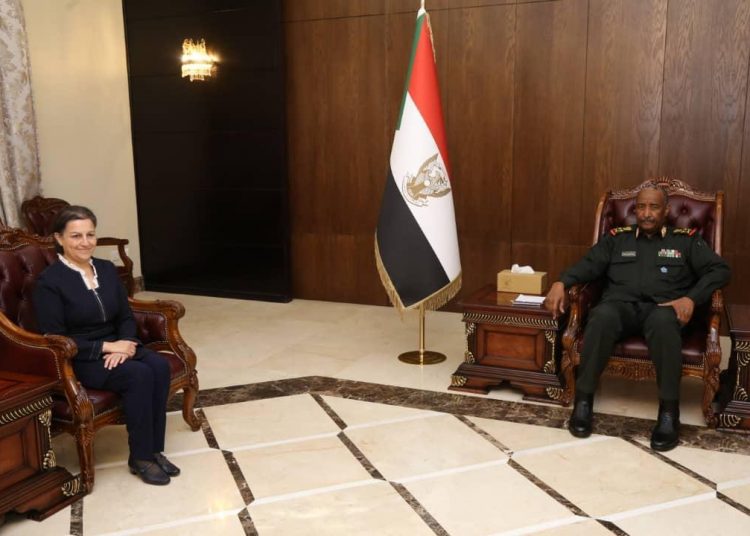البرهان يؤكد رغبة السودان في التعاون مع فرنسا