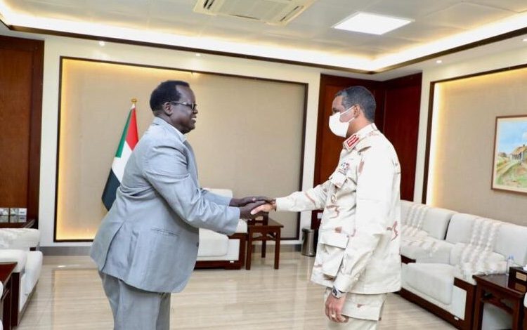 حميدتي يلتقي الأمين العام السابق لمجلس الكنائس