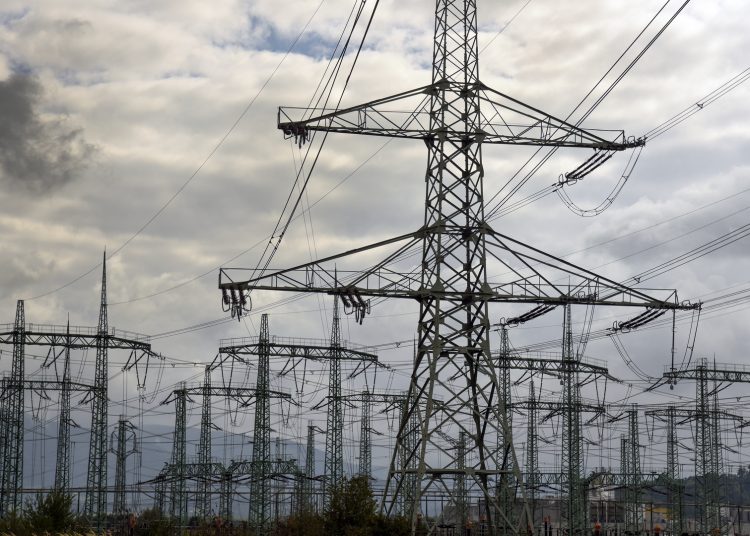 اضراب الكهرباء وانقطاع التيار في القصر الجمهوري