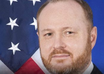 ترى، ما هي أهداف البيت الأبيض من تعيين دبلوماسي محنك كسفير له في السودان، وما هي الغاية من زيارته لإقليم ساخن كدارفور ؟