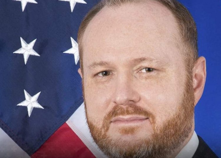 ترى، ما هي أهداف البيت الأبيض من تعيين دبلوماسي محنك كسفير له في السودان، وما هي الغاية من زيارته لإقليم ساخن كدارفور ؟