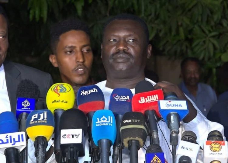إخراج السودان من الضائقة المعيشية يمثل الهم الأكبر