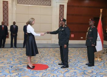 البرهان يتسلم أوراق اعتماد عددا من السفراء