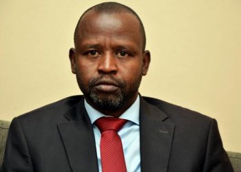 الهادي إدريس يبدي استعداده لزيارة دارفور تستغرق عدة أيام