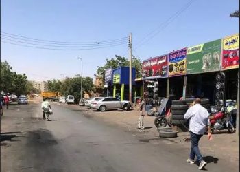 بدء أعمال تنظيم سوق الإطارات والبطاريات بشارع الحرية بالخرطوم