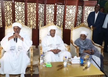 دقلو يقيم مأدبة عشاء على شرف مولانا الميرغني