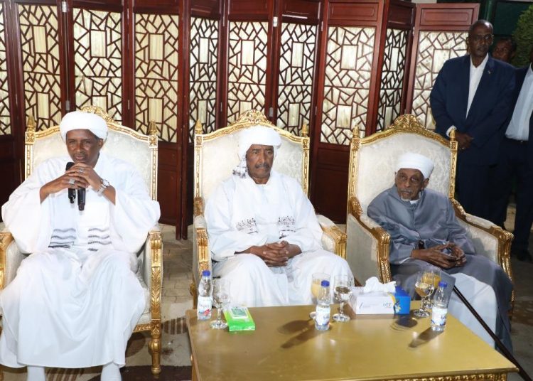 دقلو يقيم مأدبة عشاء على شرف مولانا الميرغني