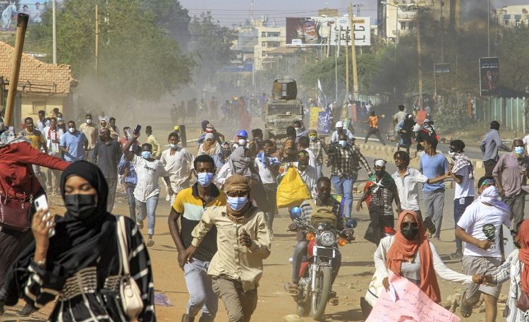 إصابة ١٢٤ ضباط بشرطة الخرطوم خلال المظاهرات السلمية