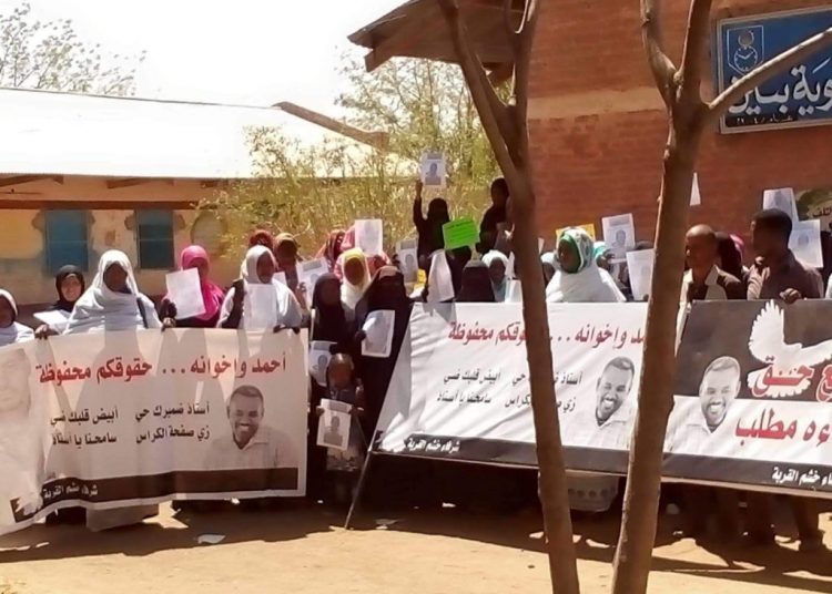 معلمو السودان: “الحكومة غير راغبة في تحسين وضع التعليم و المعلم”