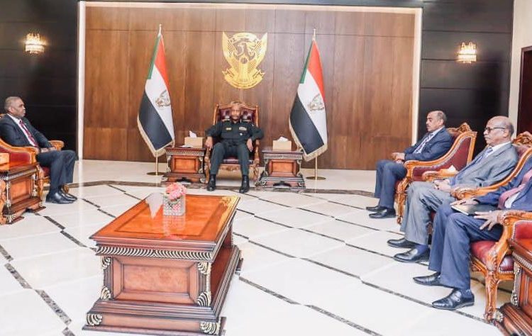البرهان يوجه بتعزيز علاقات السودان الخارجية