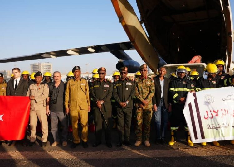 القوات المسلحة تدفع بمساعدات لتركيا
