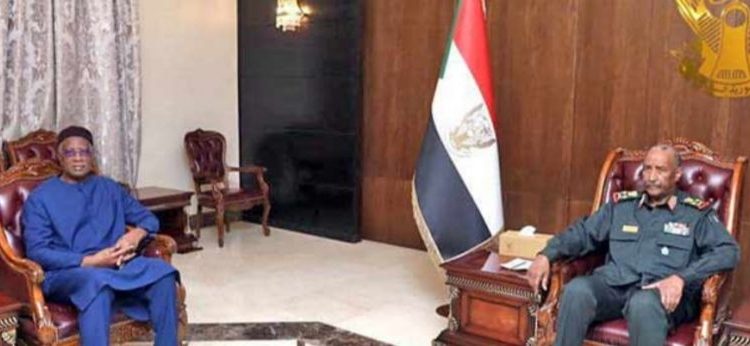 مسؤول الأمم المتحدة بارز يصل الخرطوم ويلتقي البرهان