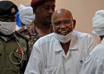 نفي نقل الرئيس السوداني السابق إلى المستشفى