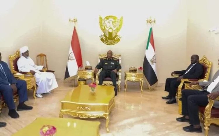 الجيش سيدعم العملية السياسية من أجل تحقيق التحول الديمقراطي