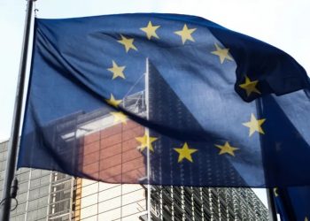 الغارديان: الاتحاد الأوروبي سيفرض عقوبات على 6 شخصيات عسكرية سودانية